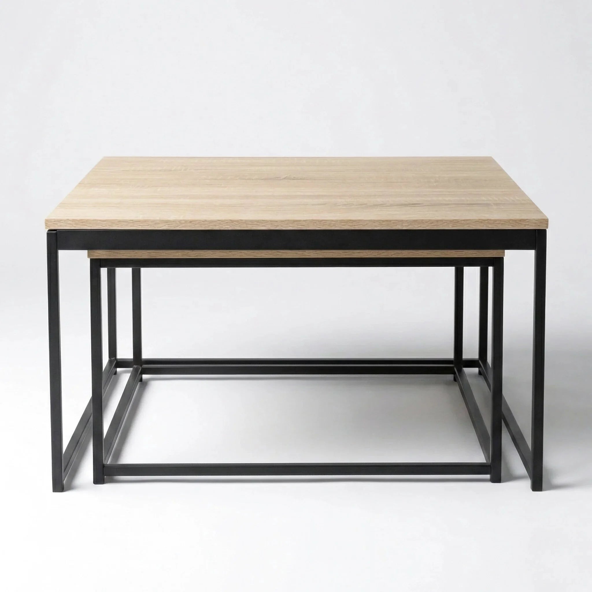 Lot de 2 tables basses gigognes carrées industrielles – Bois clair & métal noir 60/70 cm