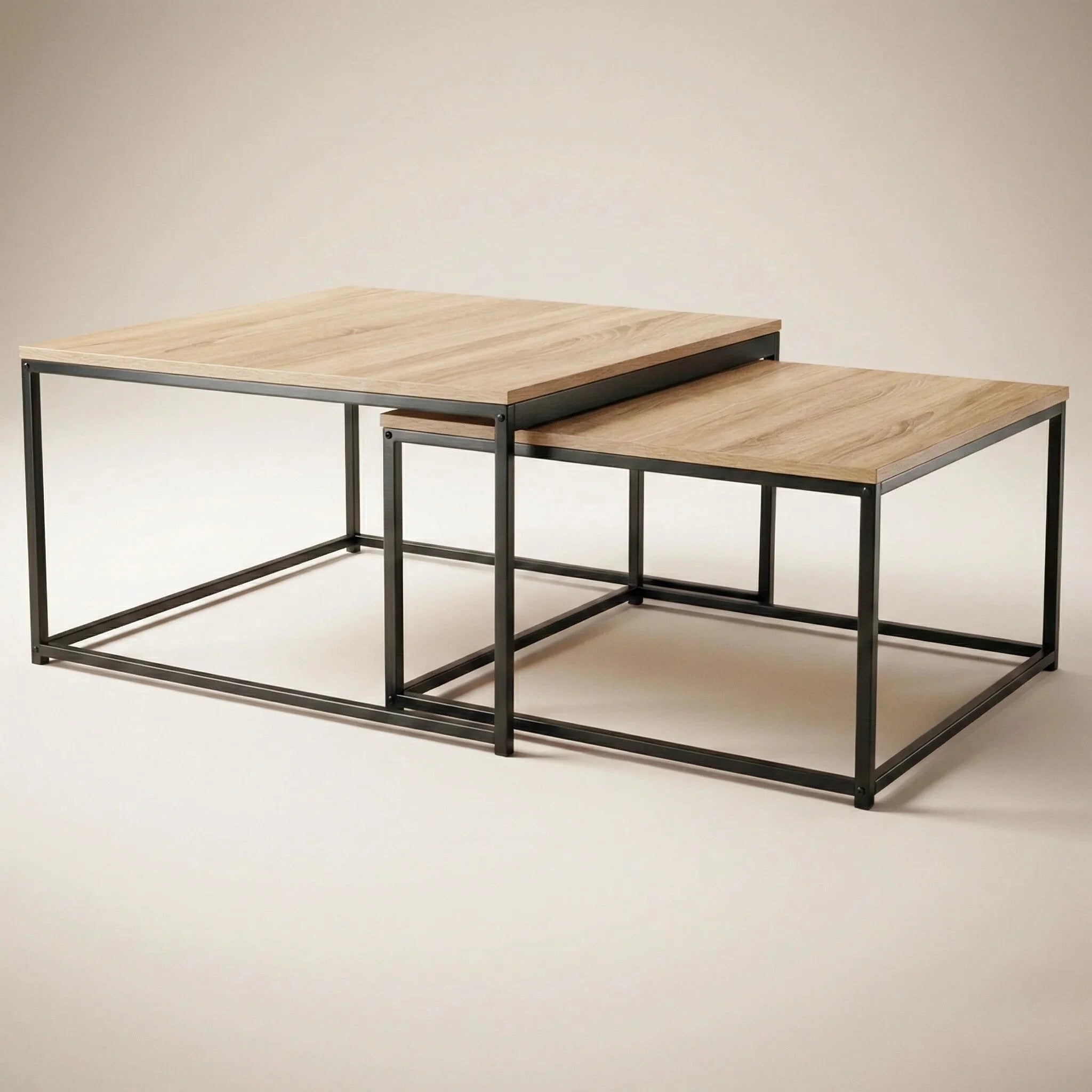 Lot de 2 tables basses gigognes carrées industrielles – Bois clair & métal noir 60/70 cm