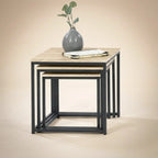 Lot de 3 tables basses gigognes carrées industrielles – Bois clair & métal noir 35/40/45 cm