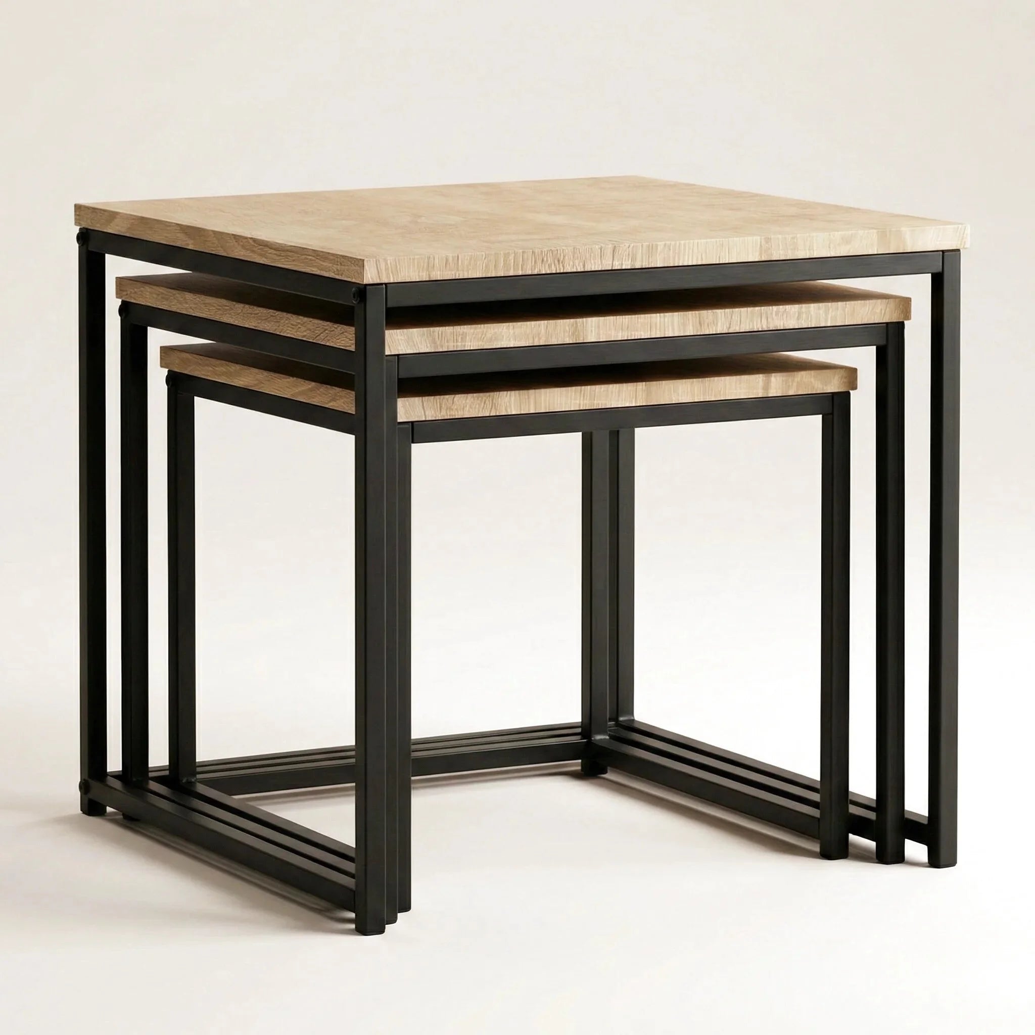Lot de 3 tables basses gigognes carrées industrielles – Bois clair & métal noir 35/40/45 cm